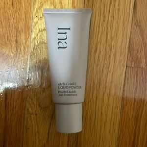 Ina anti chafe liquid powder
